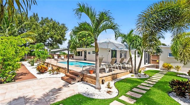 2736 Riverview DR, Naples, FL 34112