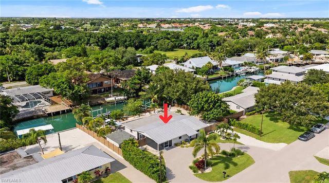 2736 Riverview DR, Naples, FL 34112