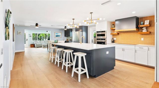 2736 Riverview DR, Naples, FL 34112