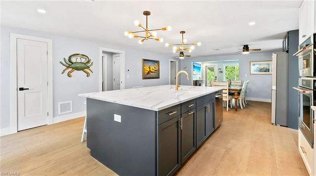 2736 Riverview DR, Naples, FL 34112