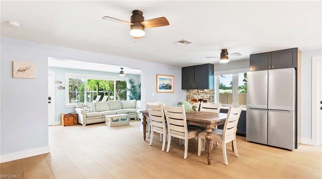 2736 Riverview DR, Naples, FL 34112