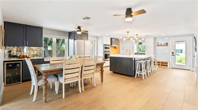 2736 Riverview DR, Naples, FL 34112