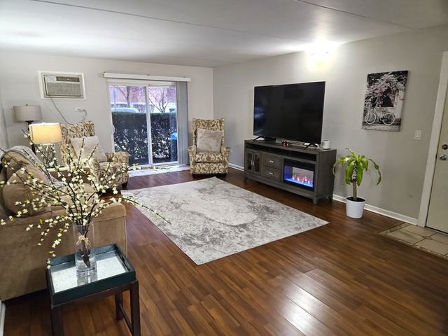 1354 E Washington Street 102, Des Plaines, IL 60016
