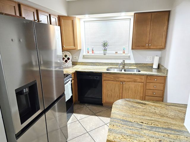 1354 E Washington Street 102, Des Plaines, IL 60016