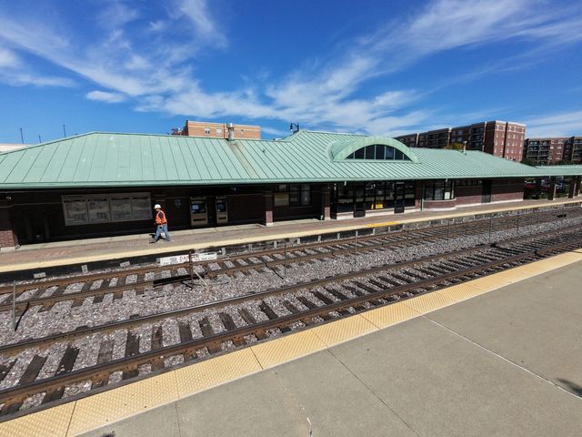 1354 E Washington Street 102, Des Plaines, IL 60016