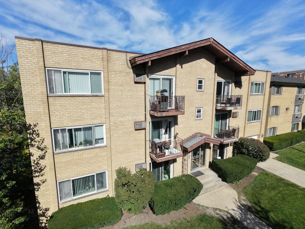 1354 E Washington Street 102, Des Plaines, IL 60016
