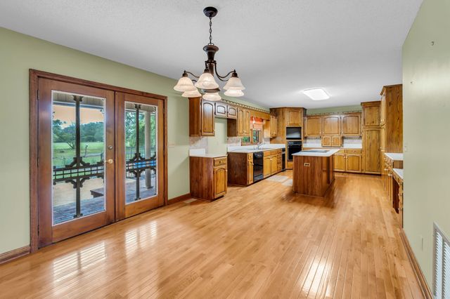 28 Ok Rd, Lawrenceburg, TN 38464