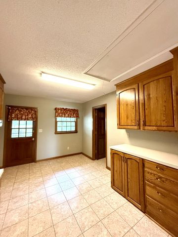 28 Ok Rd, Lawrenceburg, TN 38464