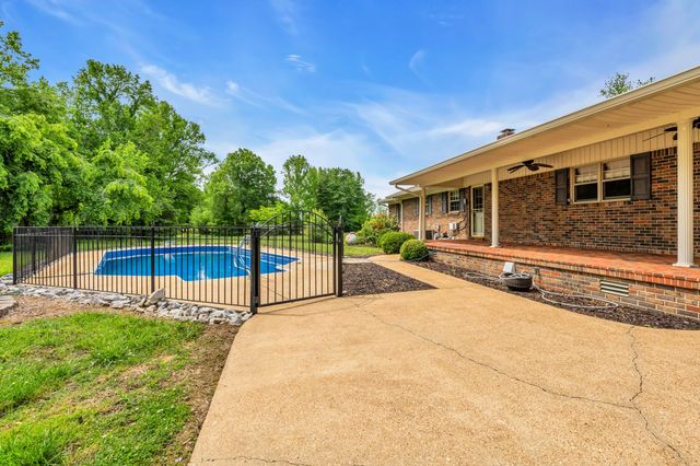 28 Ok Rd, Lawrenceburg, TN 38464