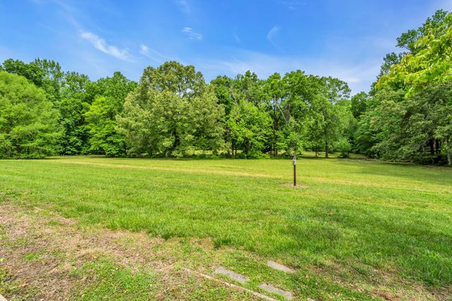 28 Ok Rd, Lawrenceburg, TN 38464