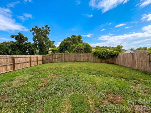 2534 Stream Bank Drive, Charlotte, NC 28269