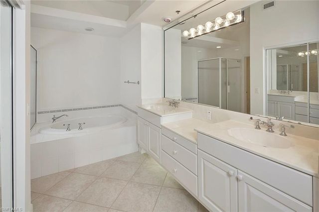 2405 Hidden Lake DR 4705, Naples, FL 34112