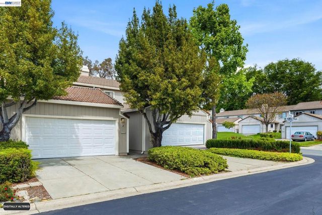 2 Knoll Ct, Hercules, CA 94547