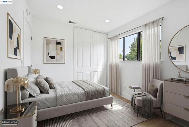 2 Knoll Ct, Hercules, CA 94547