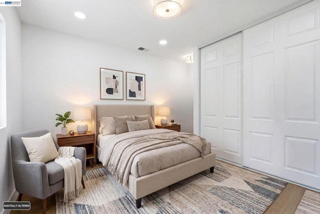 2 Knoll Ct, Hercules, CA 94547