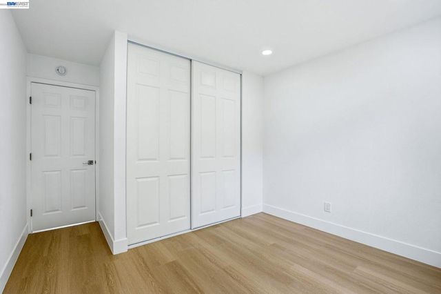 2 Knoll Ct, Hercules, CA 94547