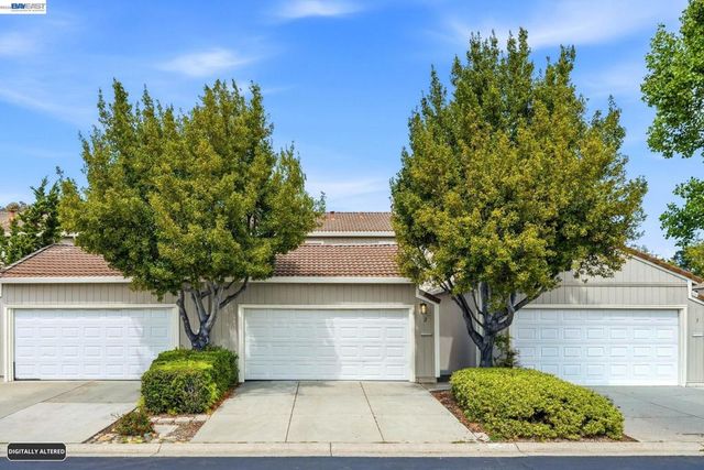 2 Knoll Ct, Hercules, CA 94547