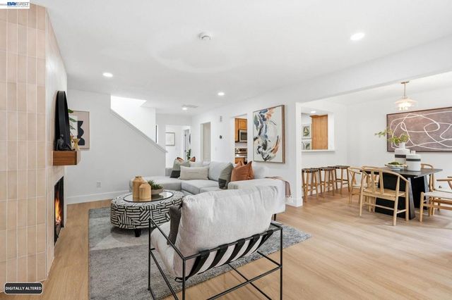 2 Knoll Ct, Hercules, CA 94547