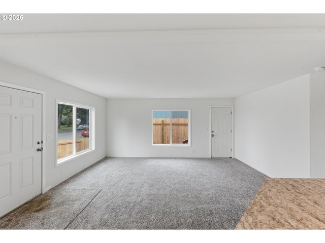 559 S WALL St, Coos Bay, OR 97420