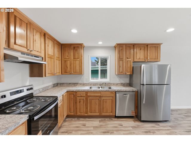 559 S WALL St, Coos Bay, OR 97420