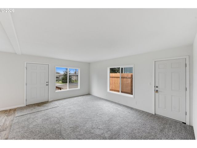 559 S WALL St, Coos Bay, OR 97420