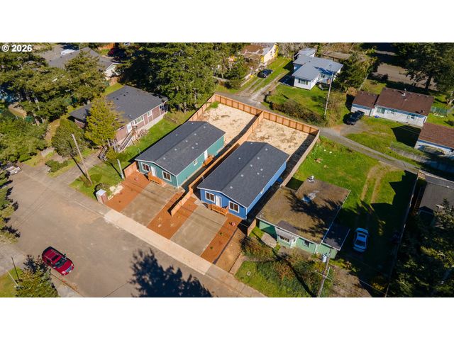 559 S WALL St, Coos Bay, OR 97420