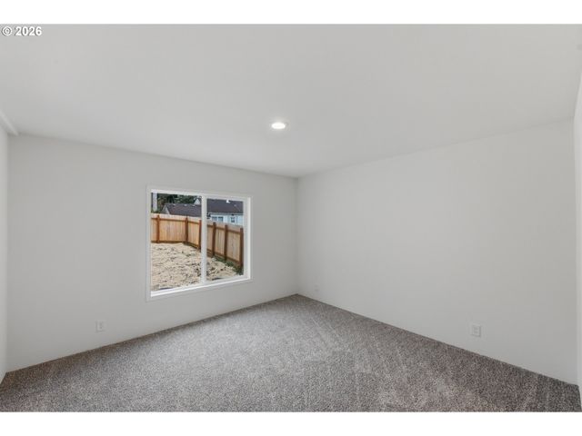 559 S WALL St, Coos Bay, OR 97420