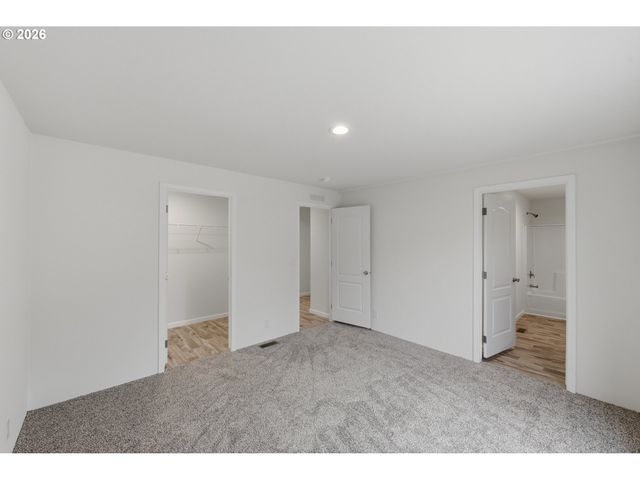 559 S WALL St, Coos Bay, OR 97420