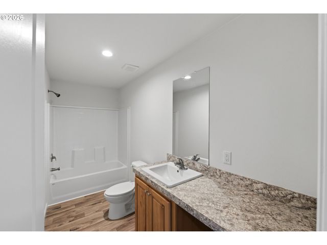 559 S WALL St, Coos Bay, OR 97420