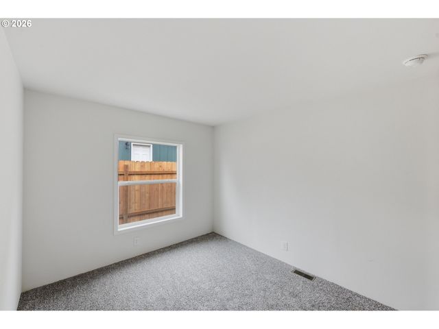 559 S WALL St, Coos Bay, OR 97420