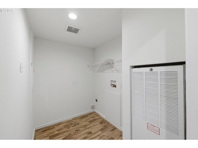 559 S WALL St, Coos Bay, OR 97420