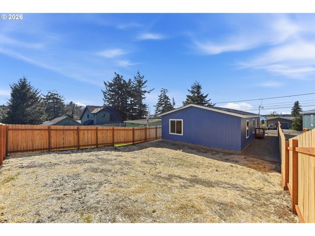 559 S WALL St, Coos Bay, OR 97420