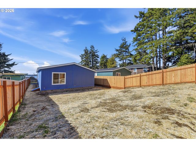 559 S WALL St, Coos Bay, OR 97420