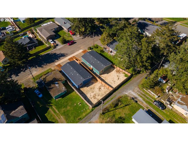 559 S WALL St, Coos Bay, OR 97420