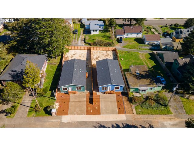 559 S WALL St, Coos Bay, OR 97420