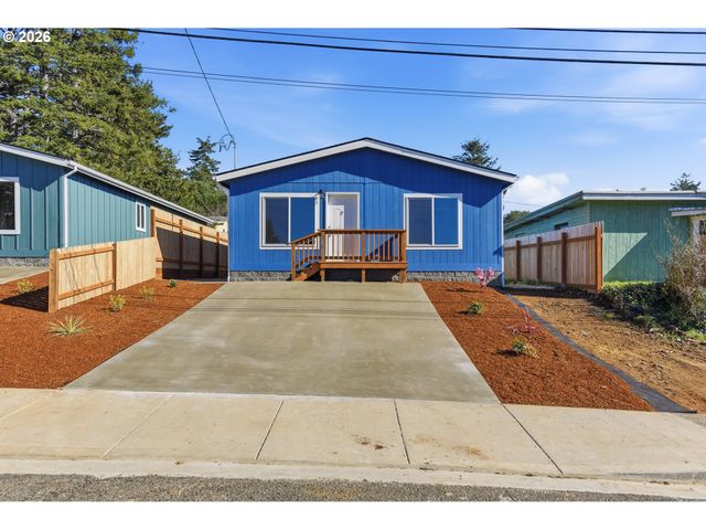 559 S WALL St, Coos Bay, OR 97420