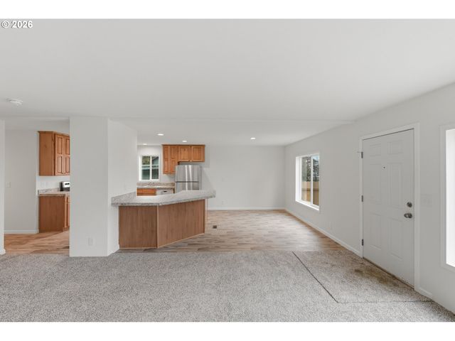 559 S WALL St, Coos Bay, OR 97420