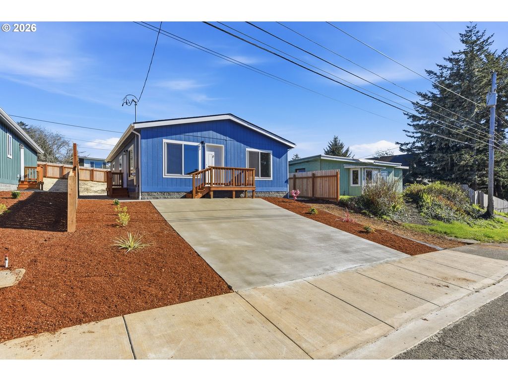 559 S WALL St, Coos Bay, OR 97420