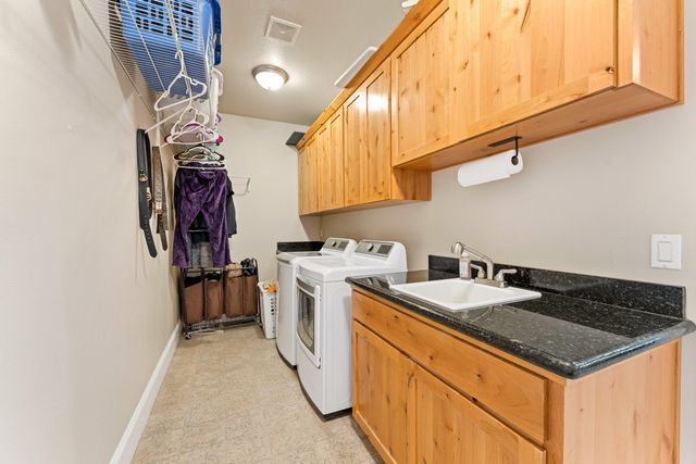 1653 Kentucky Court, Central Point, OR 97502