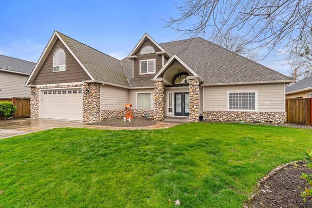 1653 Kentucky Court, Central Point, OR 97502