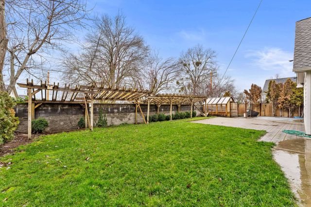 1653 Kentucky Court, Central Point, OR 97502