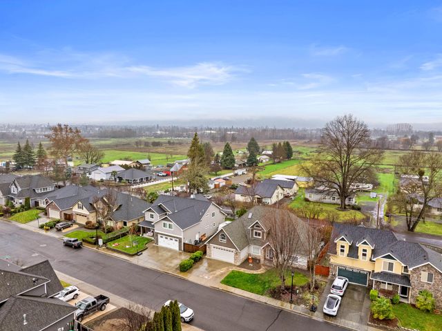 1653 Kentucky Court, Central Point, OR 97502