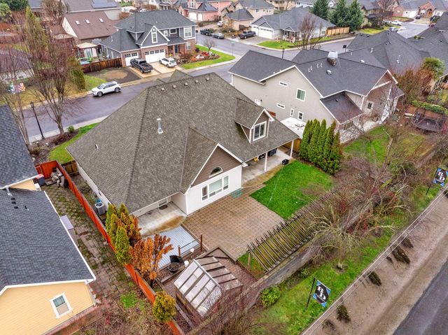 1653 Kentucky Court, Central Point, OR 97502