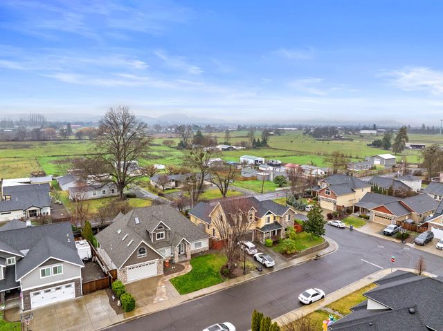 1653 Kentucky Court, Central Point, OR 97502