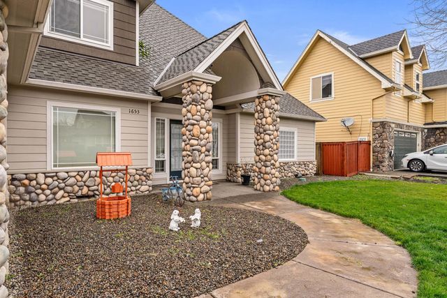 1653 Kentucky Court, Central Point, OR 97502