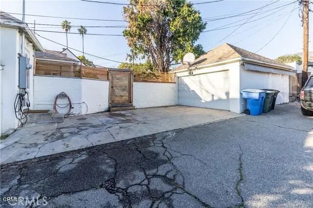 412 S Kenneth Road, Burbank, CA 91501