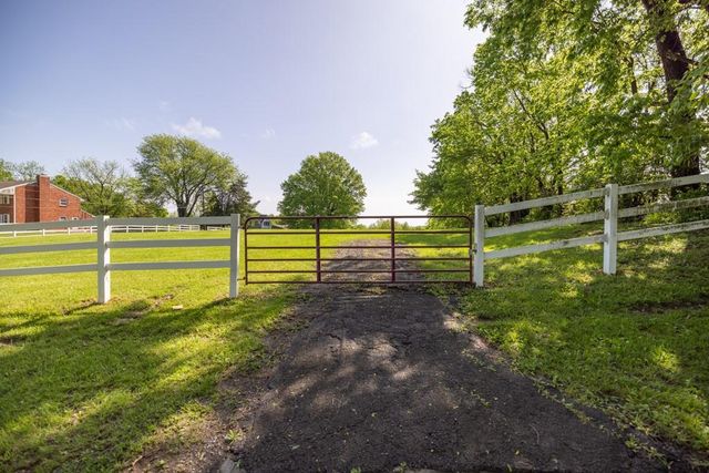 6701 Rickey Road, Kansas City, MO 64133