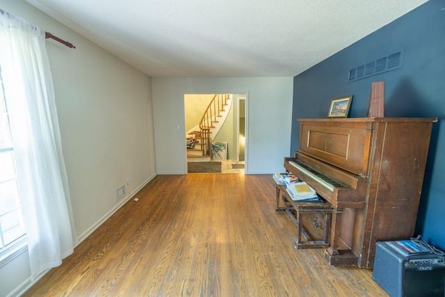 6701 Rickey Road, Kansas City, MO 64133