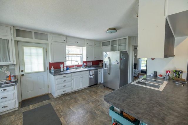 6701 Rickey Road, Kansas City, MO 64133