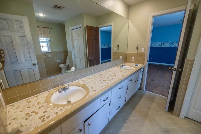 6701 Rickey Road, Kansas City, MO 64133